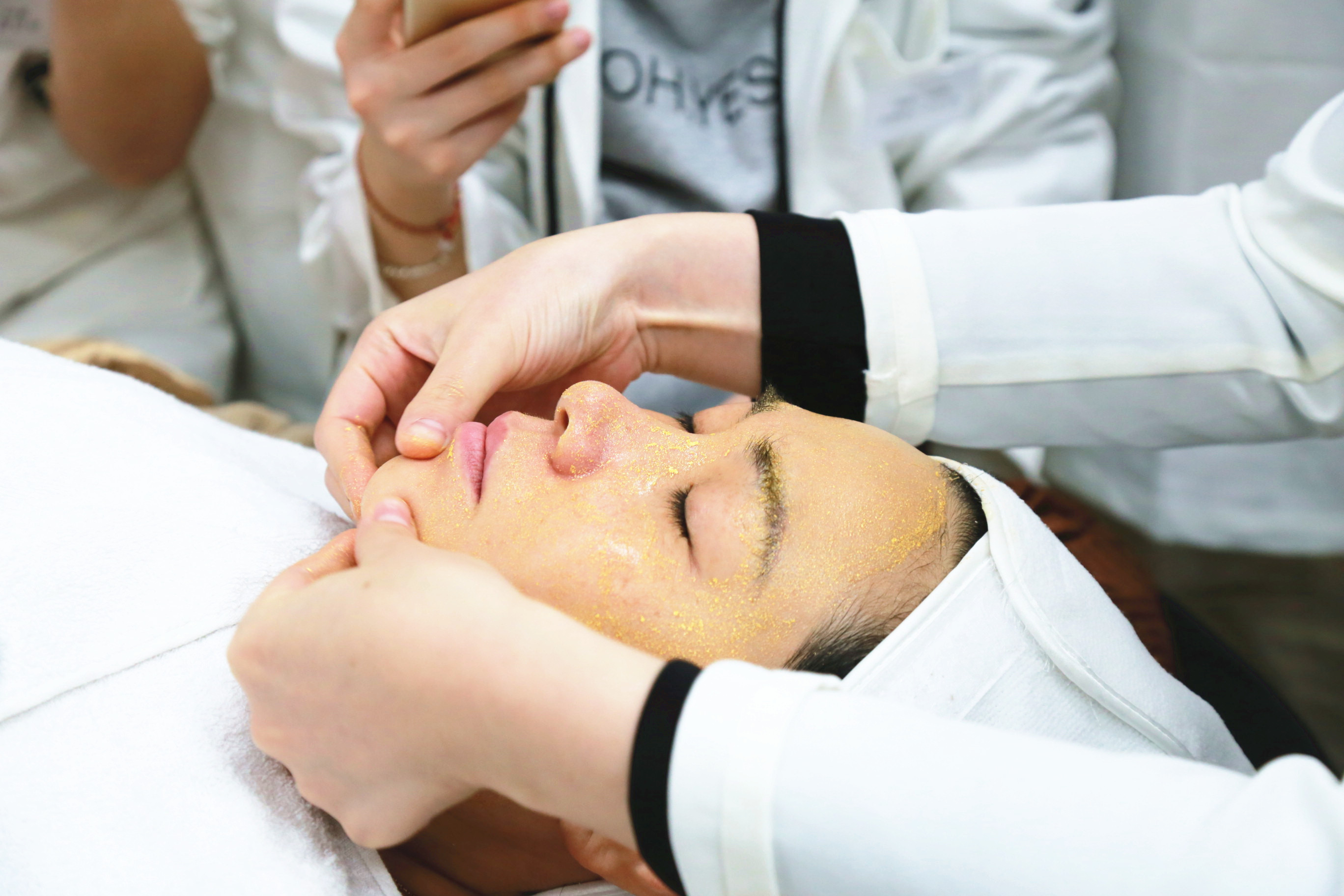 抢占先机!提前布局2024美业,一定要懂“她”经济!